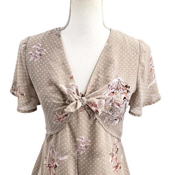 Sadie & Sage NWOT Women Size Small Tie Front Floral Romper Flutter Short Sleeve - Picture 3 of 9
